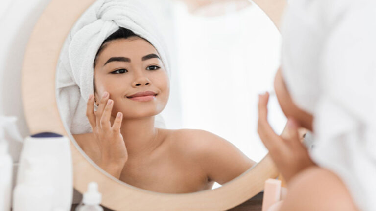 How To Take Care Of Your Acne-Prone Skin During Summertime