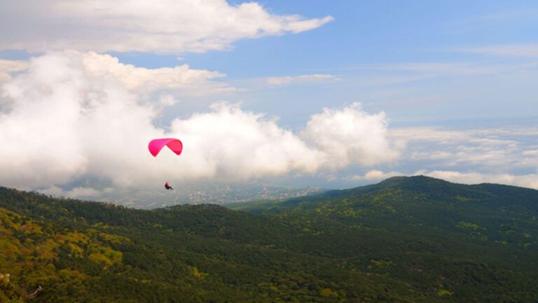 Top 5 Cities to Try Skydiving And Test Your Daredevil Side