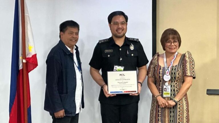 Immigration Personnel At NAIA Feted For Honesty