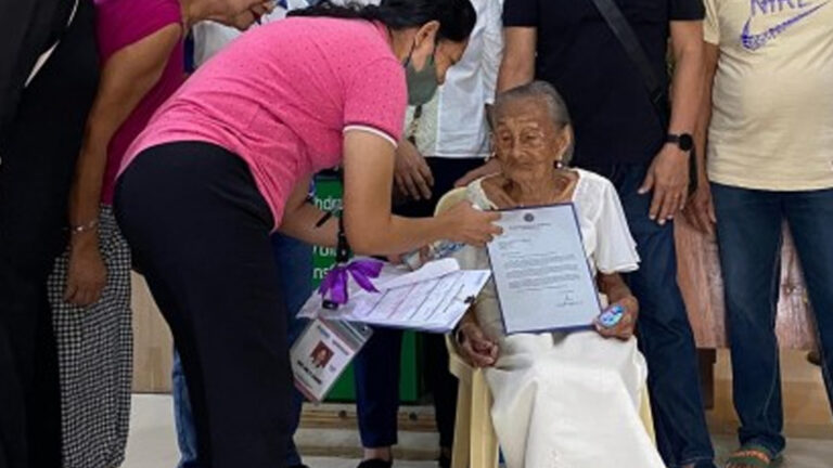 3 Pagudpud Centenarians Get Cash Gifts