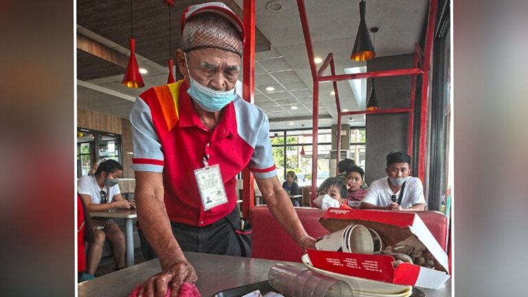 Senior Fast-Food Chain Service Crew Inspires Online Community